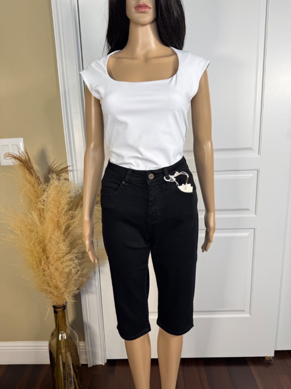 BAYEAS MID RISE BLACK CAPRI SKIMMER JEANS NEW WITH TAGS - SIZE 27 - Picture 4 of 13